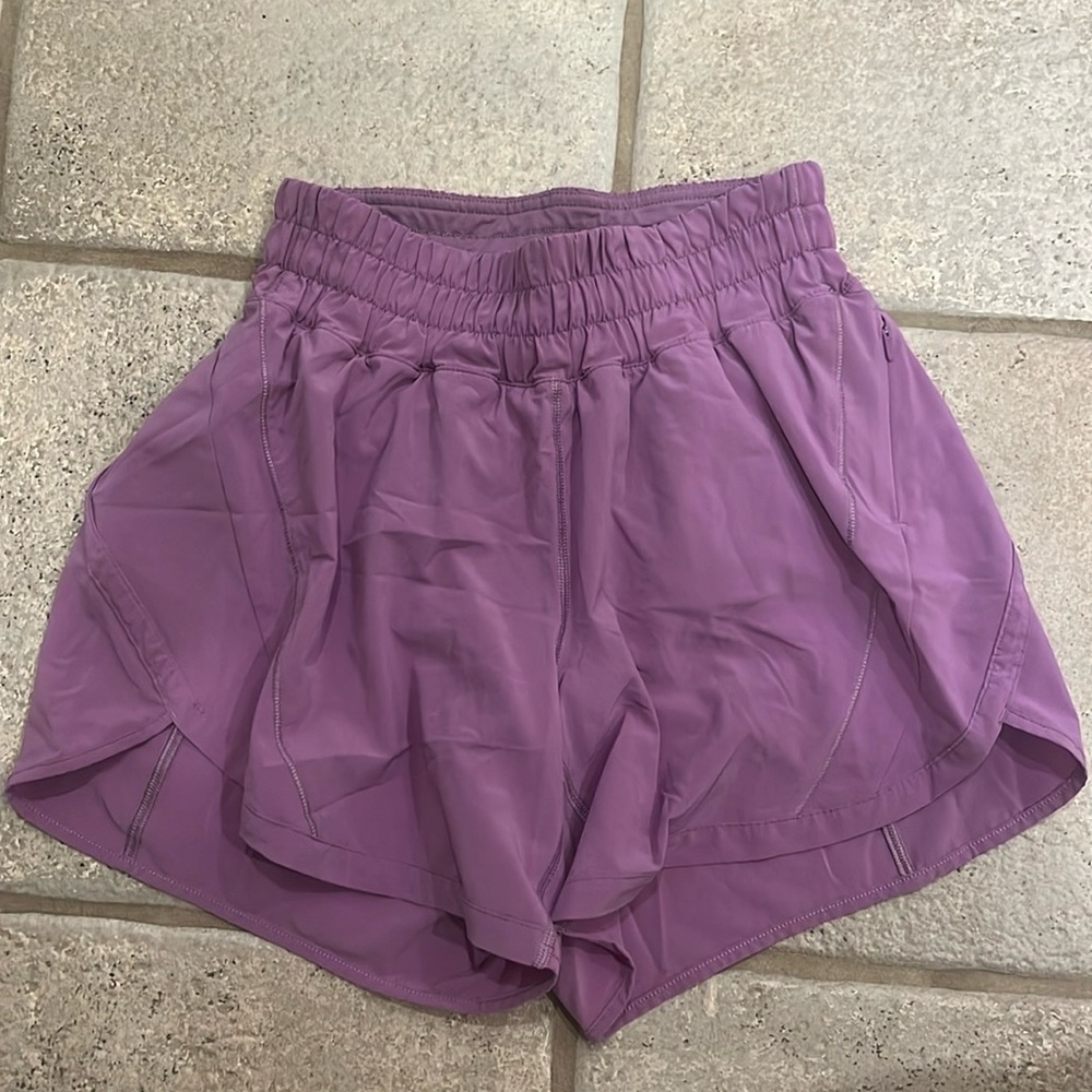 Lululemon 5” short